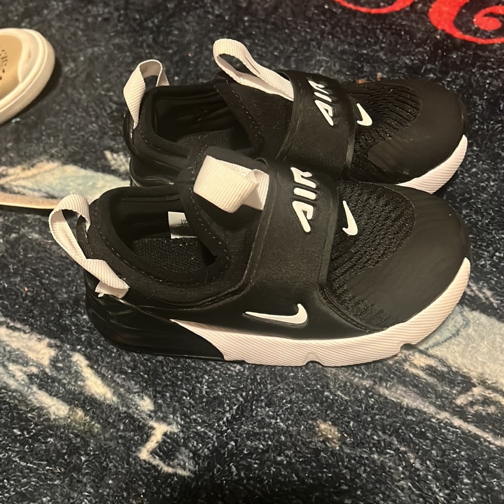Nike - Picture 2 of 5